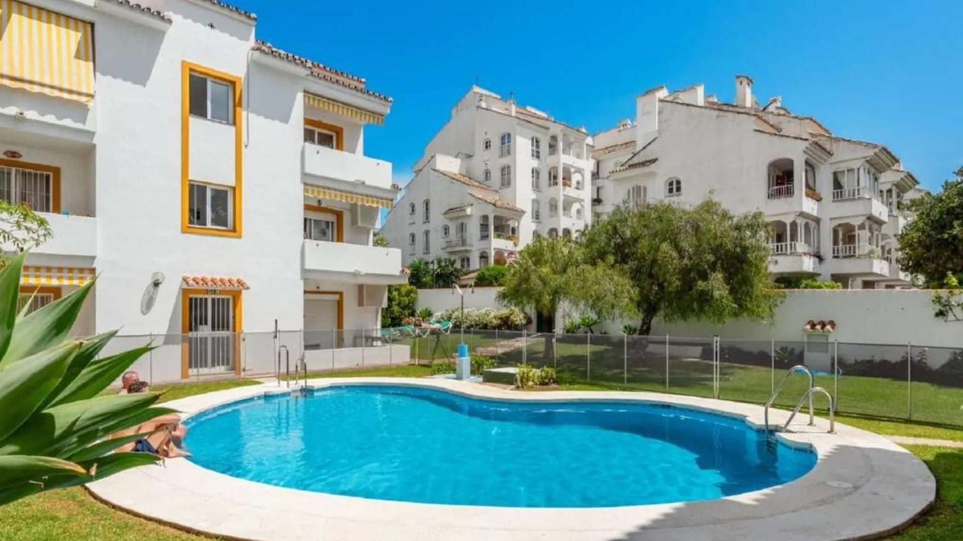 2 Bed Gf Apt Near Puerto Banus Marbella