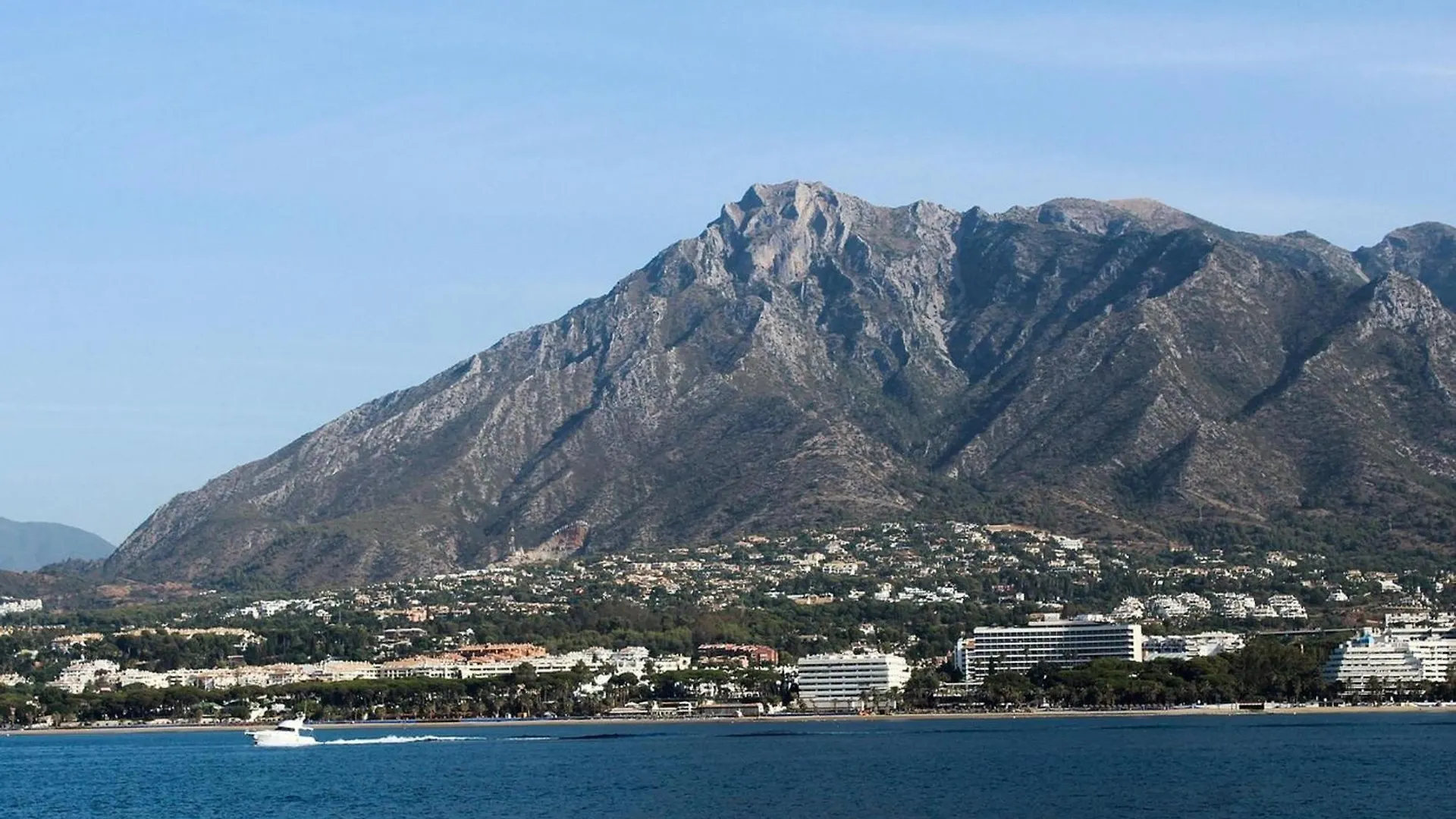 2 Bed Gf Apt Near Puerto Banus Marbella Apartmán
